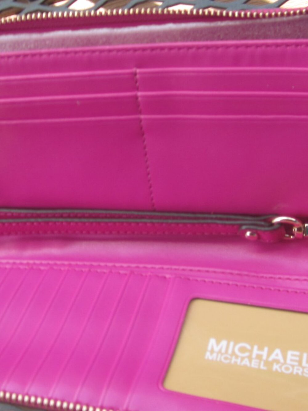 Michael Kors Wild Berry Wristlet Wallet Travel Continental - Picture 4 of 5